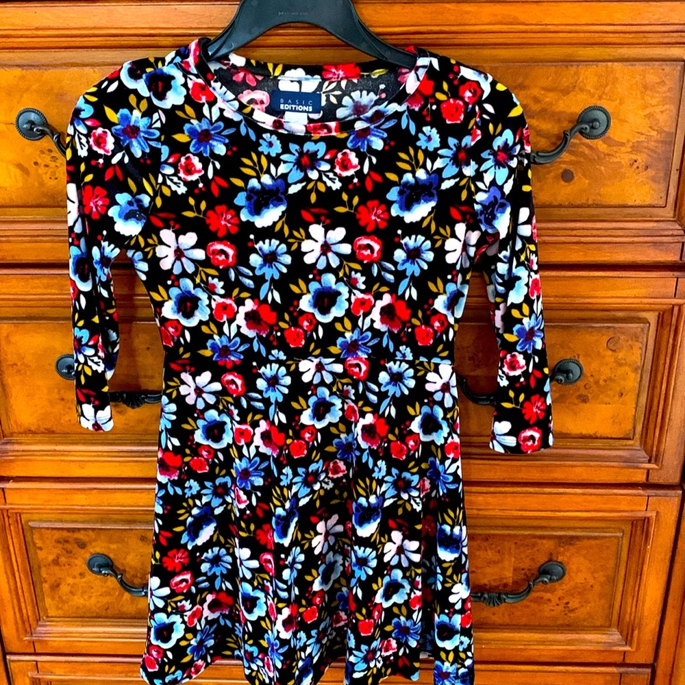 Pretty velvet girls dress